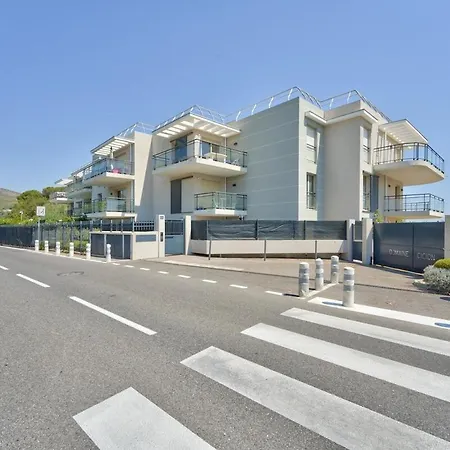 Lovely 1br With Garden, Private Parking & Sea View アパート