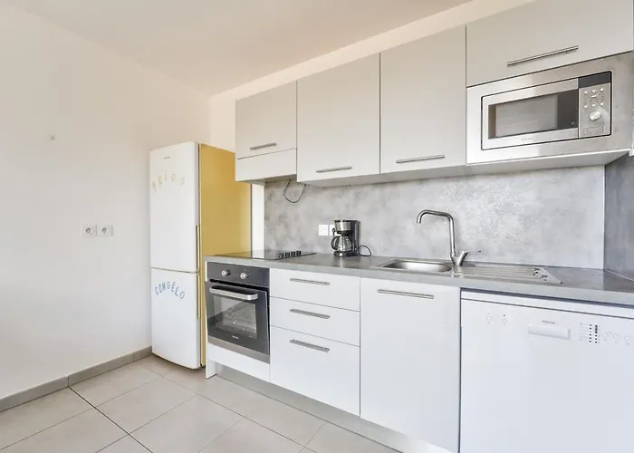 Lovely 1br With Garden, Private Parking & Sea View アパート ニース