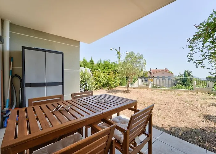 Lovely 1br With Garden, Private Parking & Sea View アパート