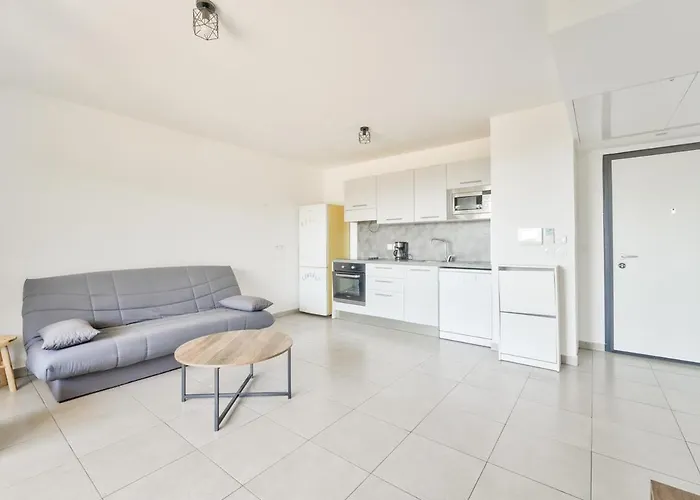 Lovely 1br With Garden, Private Parking & Sea View アパート ニース