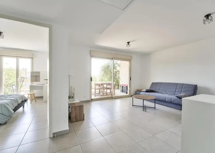 Lovely 1br With Garden, Private Parking & Sea View ニース