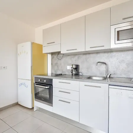 Lovely 1br With Garden, Private Parking & Sea View Lägenhet Nice